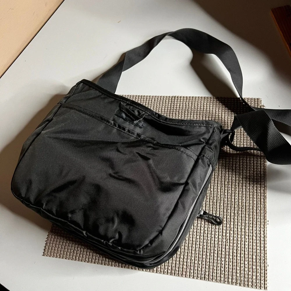 Lowepro StreamLine 150 Black Nylon Camera Shoulder Bag Crossbody Messenger
